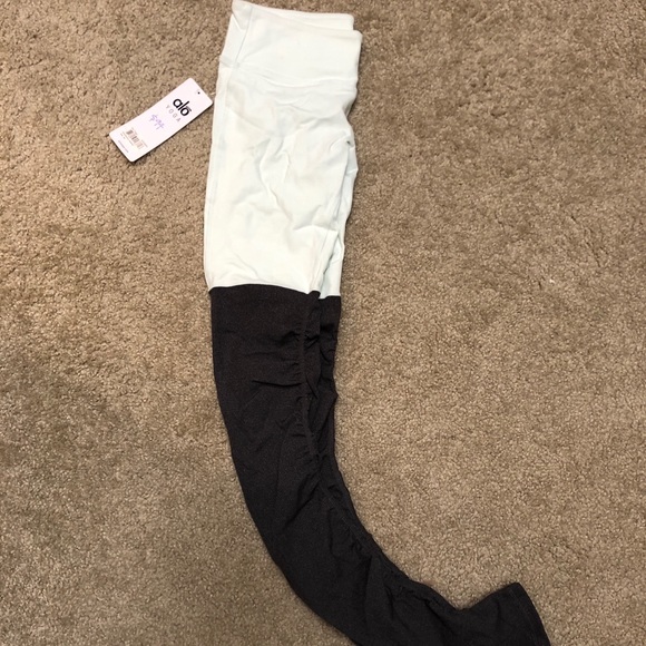 Alo yoga leggings NWT - Picture 1 of 3